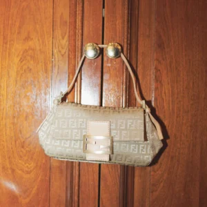 Fendi baguette schoudertas beige